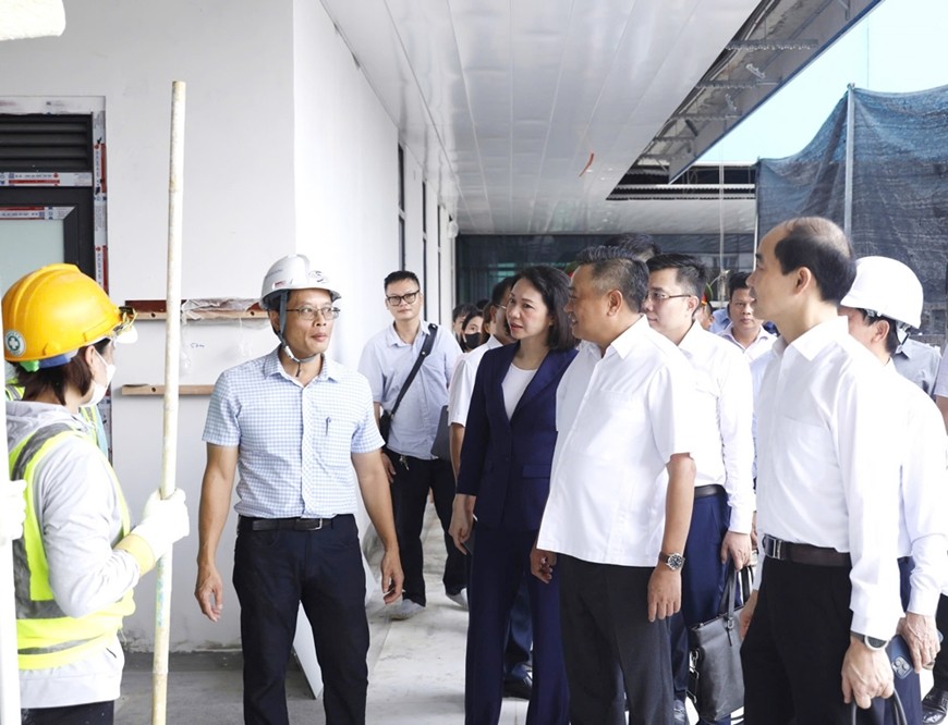 Chủ tịch UBND TP Hà Nội Trần Sỹ Thanh kiểm tra dự án đầu tư xây dựng Bệnh viện Nhi Hà Nội.