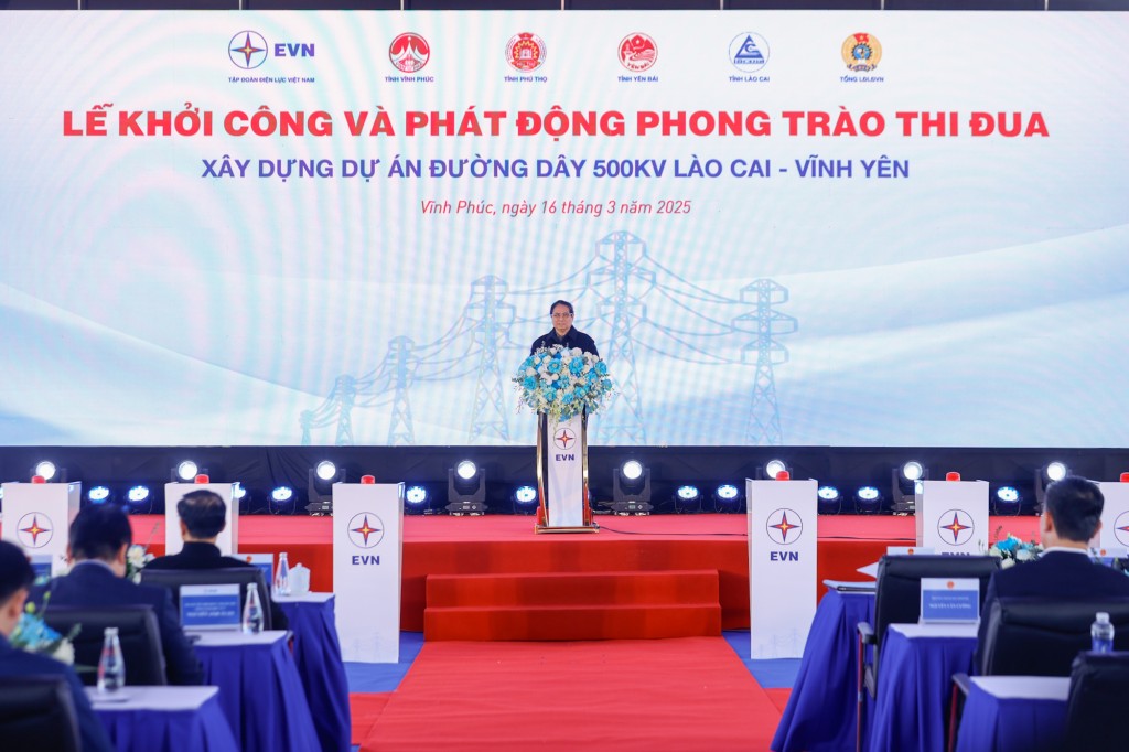 Thủ tướng khẳng định Chính phủ và các bộ, ngành sẽ luôn đồng hành, sát cánh, hết sức ủng hộ các cơ quan, đơn vị, địa phương, doanh nghiệp trong triển khai các dự án, phát huy mạnh mẽ tinh thần phục vụ, tránh thủ tục rườm rà, quan liêu - Ảnh: VGP/Nhật Bắc