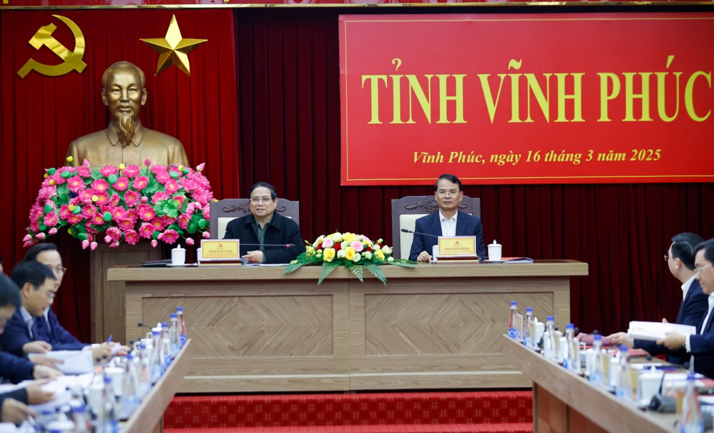 Thủ tướng đề nghị tỉnh rà soát, tổng hợp, báo cáo Thủ tướng Chính phủ về các nội dung pháp lý, chính sách cần tiếp tục sửa đổi, bổ sung, hoàn thiện - Ảnh: VGP/Nhật Bắc