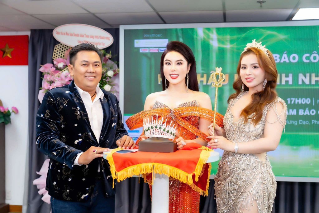 Ban Tổ chức công bố vương miện của Hoa hậu