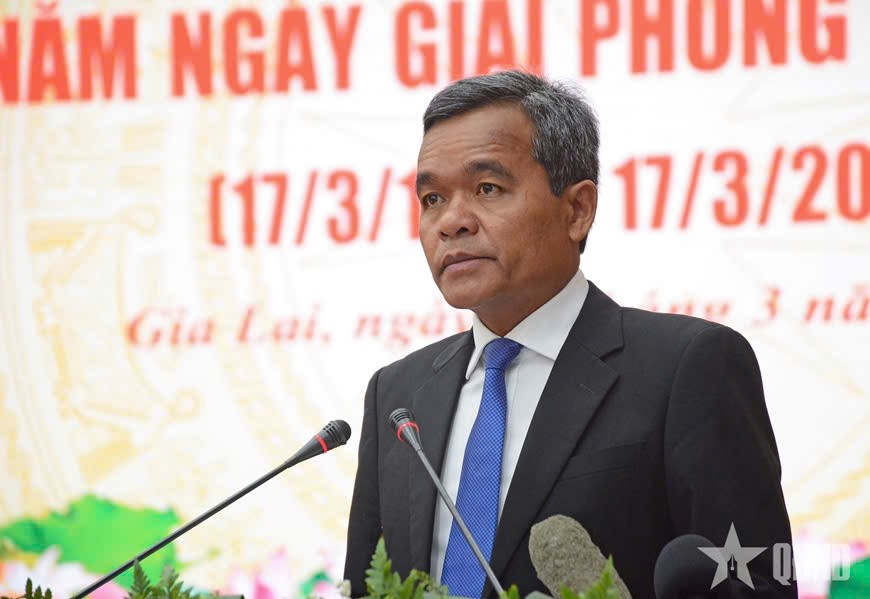 Đồng chí Hồ Văn Niên, Ủy viên Trung ương Đảng, Bí thư Tỉnh ủy, Chủ tịch HĐND tỉnh Gia Lai trình bày diễn văn tại lễ kỷ niệm