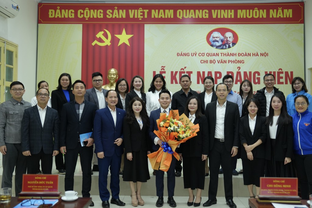 Thành đoàn Hà Nội tổ chức Lễ kết nạp đảng viên mới