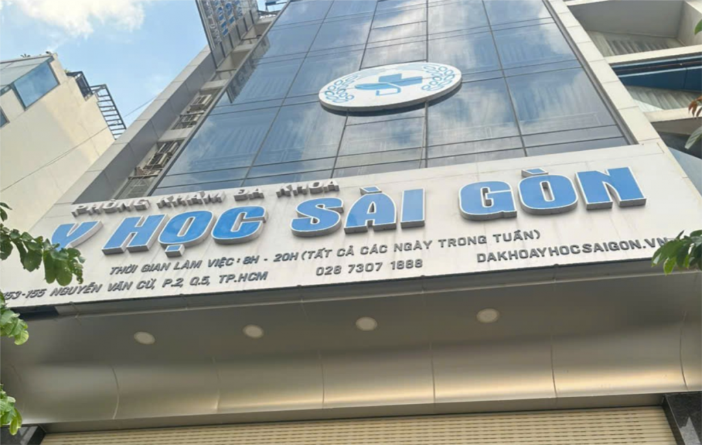 Trước đó, Phòng khám đa khoa Y học Sài Gòn (thuộc Công ty TNHH MTV Dịch vụ Y tế Y học Sài Gòn) từng bị Thanh tra Sở Y tế TP Hồ Chí Minh xử phạt