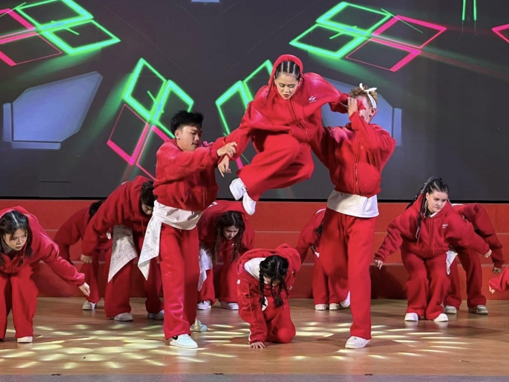 Dalat Best Dance Crew – Hoa Sen Home International Cup vừa là sân chơi giao lưu và tranh tài vũ đạo đỉnh cao vừa thu hút bởi hệ thống giải thưởng giá trị dành cho hai bảng đấu