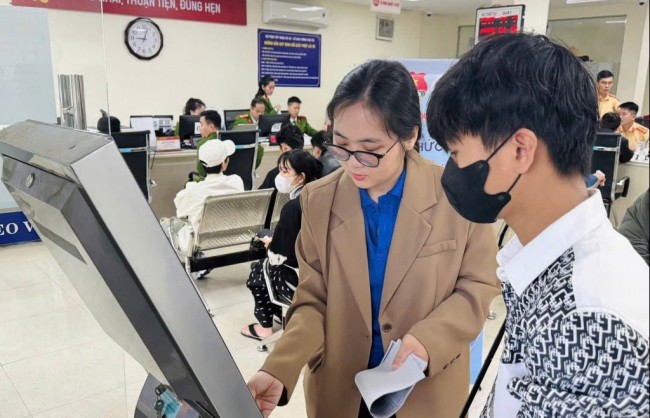 Bảo đảm mọi người đều có khả năng sử dụng dịch vụ công số