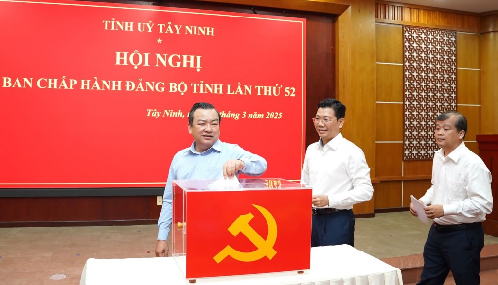 Ông Nguyễn Mạnh Hùng giữ chức Bí thư Tỉnh ủy Tây Ninh nhiệm kỳ 2020 - 2025