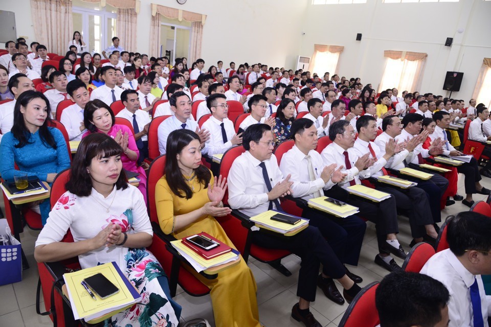 Để cán bộ là yếu tố then chốt trong kỷ nguyên mới