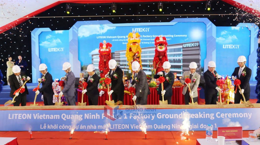Các đại biểu làm lễ khởi công Nhà máy Lite-On Quảng Ninh - giai đoạn 1. (Ảnh: Cổng TTĐT Quảng Ninh)