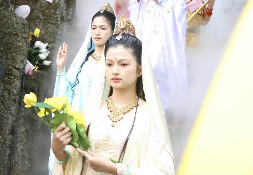 Lễ vía Đức Bồ Tát Quán Thế Âm là nghi thức để các tăng ni, phật tử tưởng nhớ về công ơn của Đức Bồ Tát Quán Thế Âm trong việc phổ độ chúng sinh (Ảnh Đ.Minh)