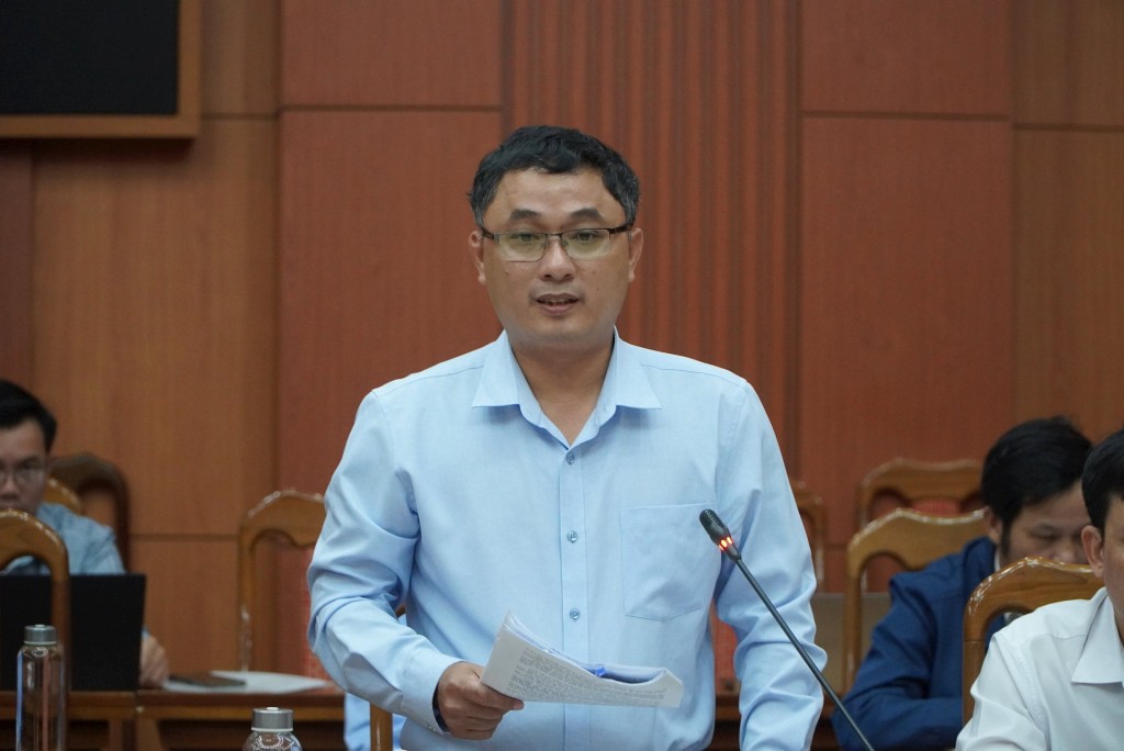Ông Nguyễn Xuân Vũ- Phó Giám đốc Sở Nông nghiệp và Môi trường báo cáo tại buổi làm việc. (Ảnh: quangnam.gov.vn)