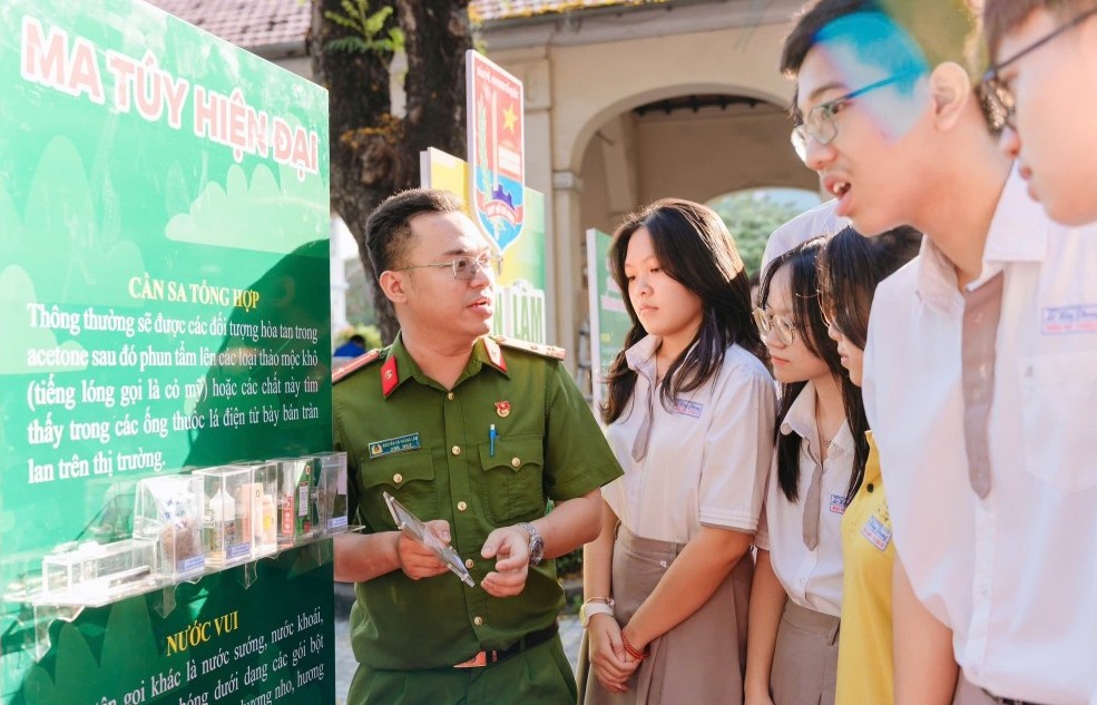 Khởi động "School Tour" và "Uni Tour", nói không với ma túy học đường