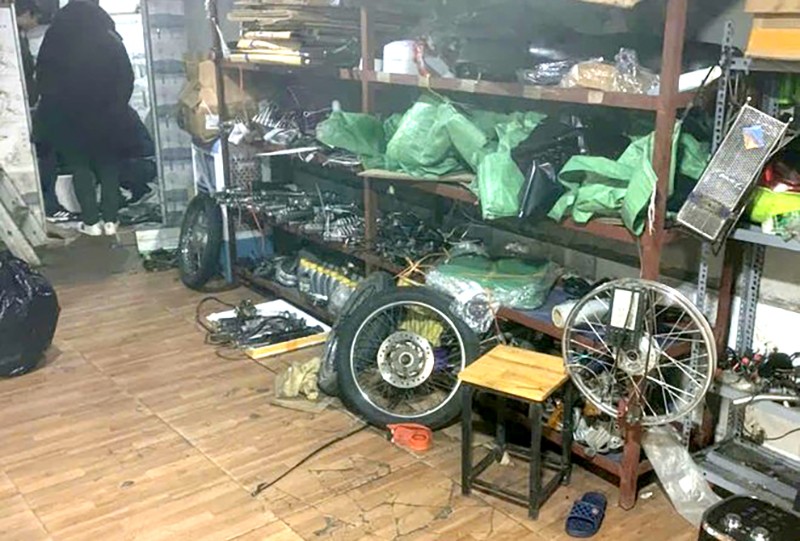 Các đối tượng trộm cắp, mua xe gian đưa về “lò mổ” của Nguyễn Như Tùng tháo rời, bán phụ tùng