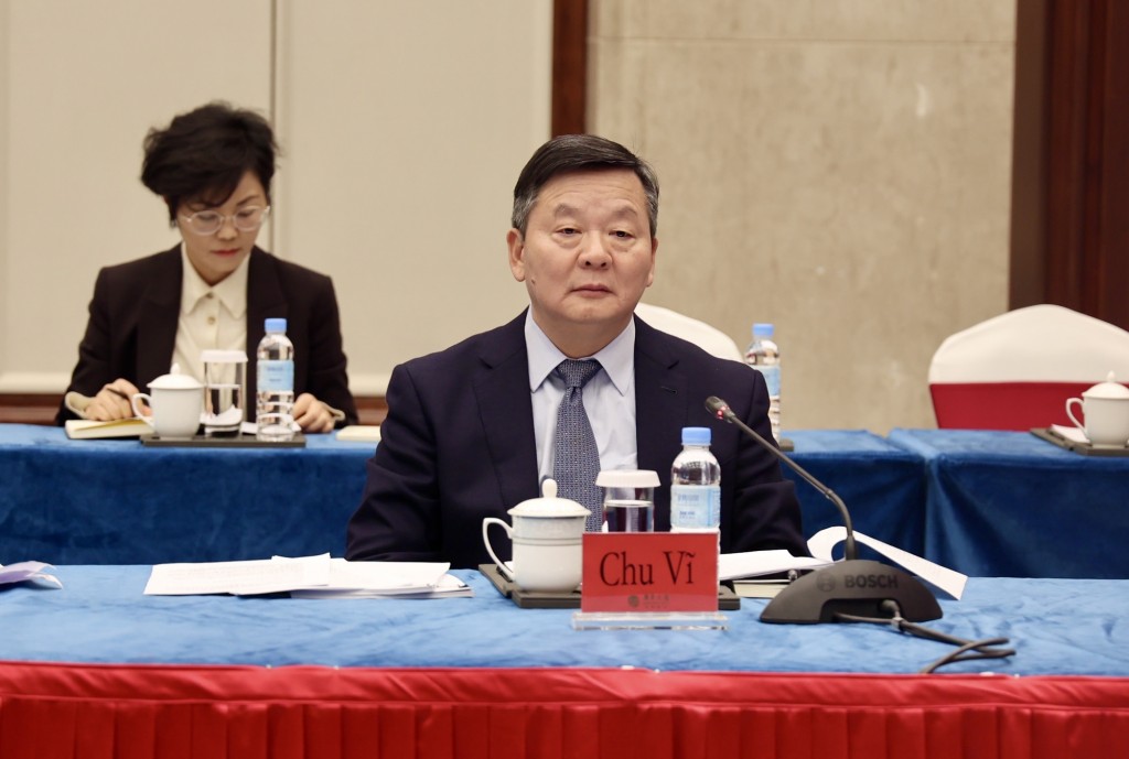 Phó Chủ nhiệm Chu Vĩ chia sẻ ngày càng có nhiều doanh nghiệp Trung Quốc có nhu cầu tăng cường đầu tư vào ASEAN, đặc biệt là Việt Nam, mong muốn thúc đẩy hợp tác với các địa phương của Việt Nam về phát triển hạ tầng và liên kết kinh tế, đầu tư, thương mại - Ảnh: VGP/Minh Ngọc
