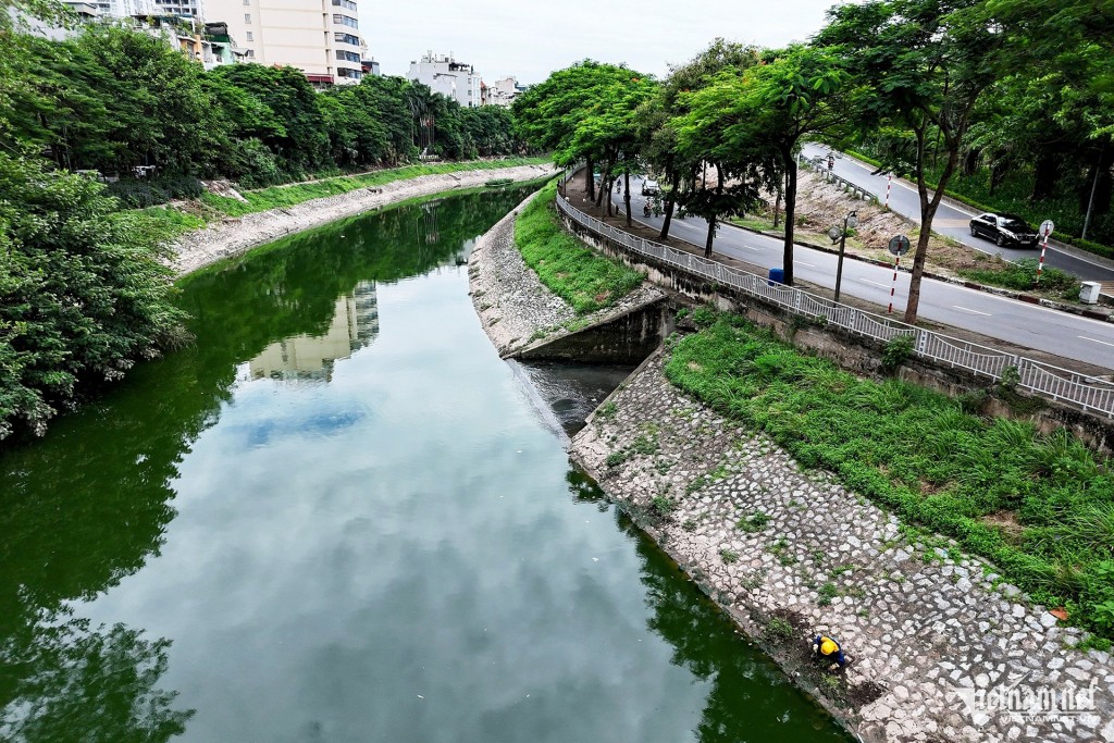 Sông Tô Lịch. Ảnh Thạch Thảo 