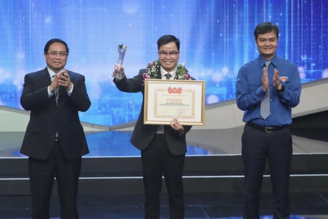 Tôn vinh những tấm gương truyền cảm hứng, khơi dậy khát vọng cống hiến