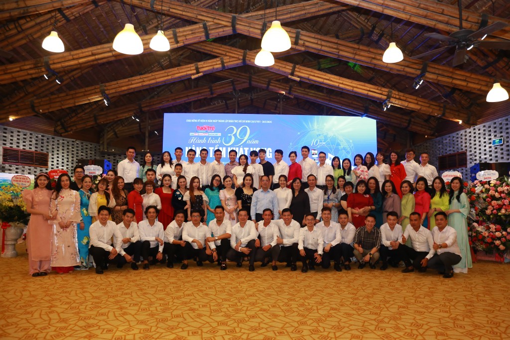 Tập thể lãnh đạo, phóng viên báo Tuổi trẻ Thủ đô cùng đoàn kết, sáng tạo và phát triển