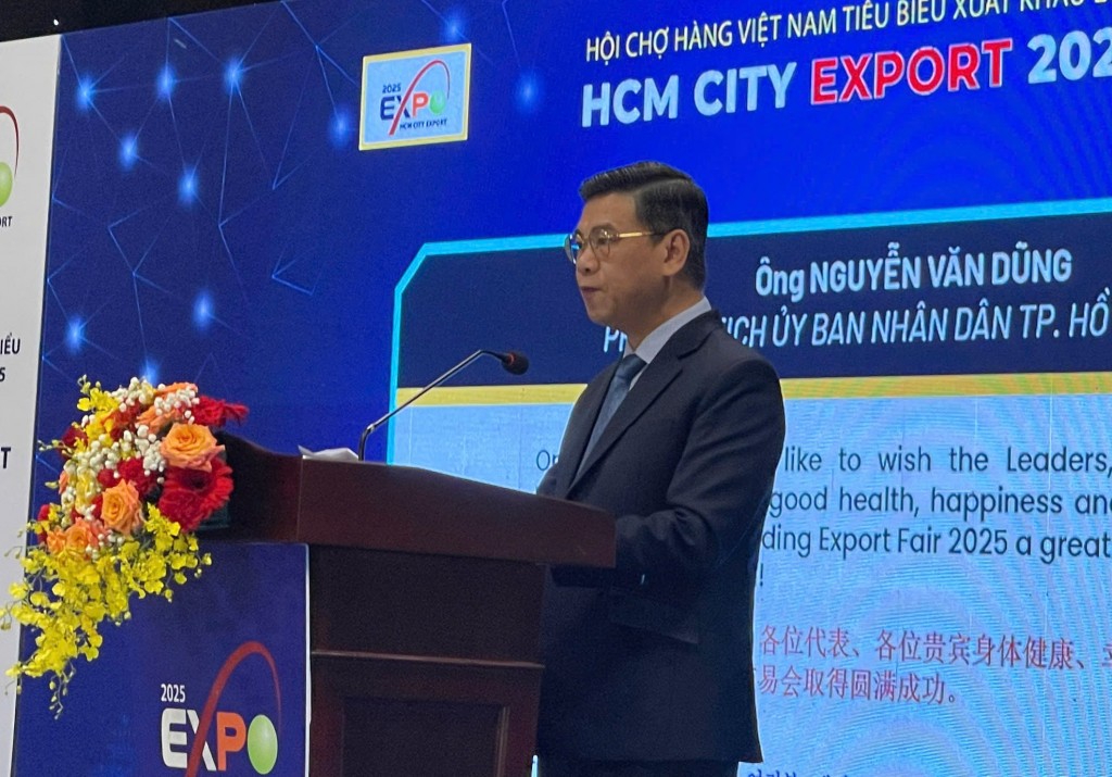Phó Chủ tịch UBND TP Hồ Chí Minh Nguyễn Văn Dũng phát biểu khai mạc