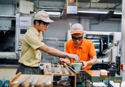Từ công nhân sản xuất đến “giảng viên truyền cảm hứng”