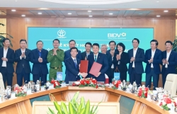 Đưa dịch vụ công trực tuyến đến gần người dân, doanh nghiệp