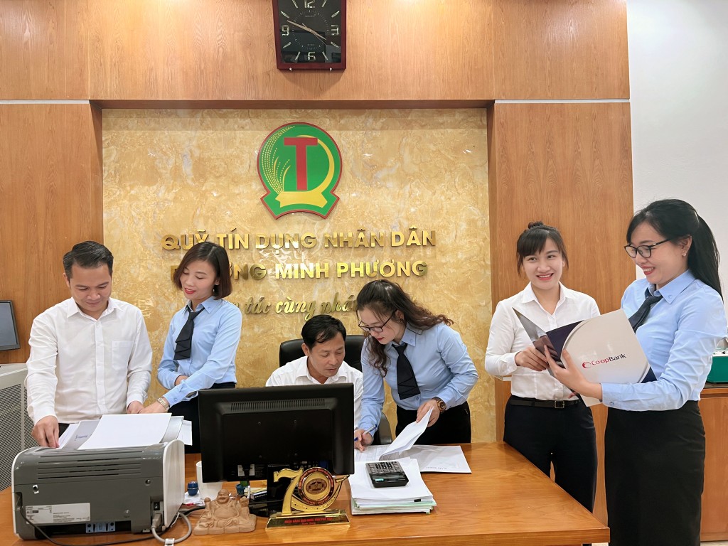 Cán bộ Chi nhánh Co-opBank luôn nhiệt tình tư vấn và hướng dẫn nghiệp vụ cho các QTDND