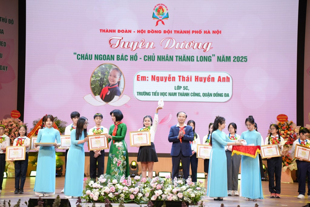 Em Nguyễn Thái Huyền Anh, Liên đội trưởng Trường Tiểu học Nam Thành Công (quận Đống Đa, TP Hà Nội)