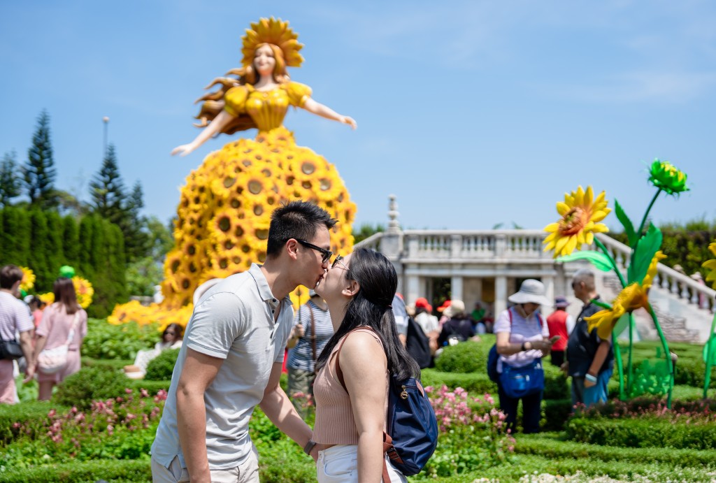 Sun World Ba Na Hills rực rỡ sắc vàng với Lễ hội Hoa Mặt trời
