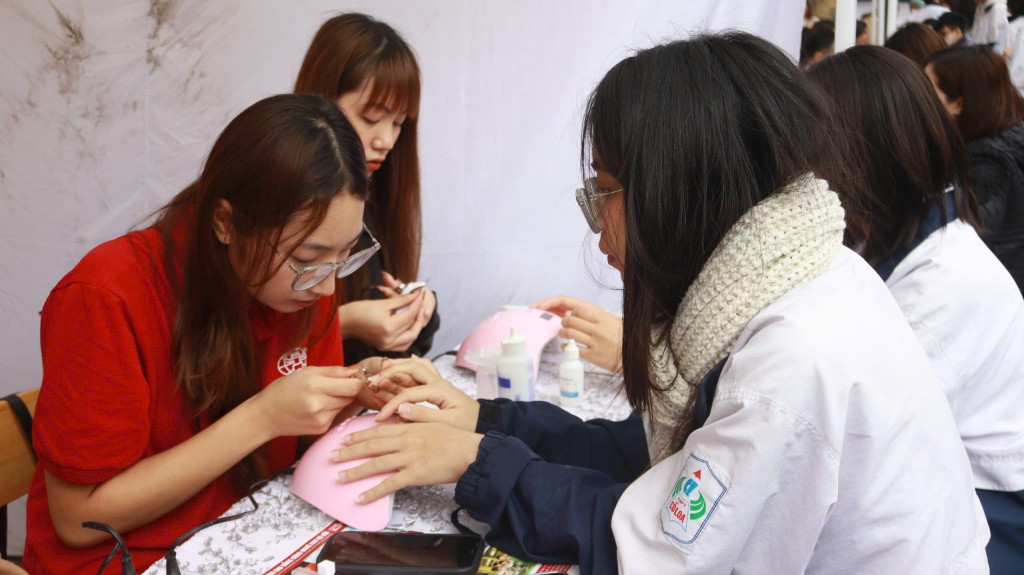 Gần 2000 teen cuối cấp hào hứng với chương trình tư vấn tuyển sinh