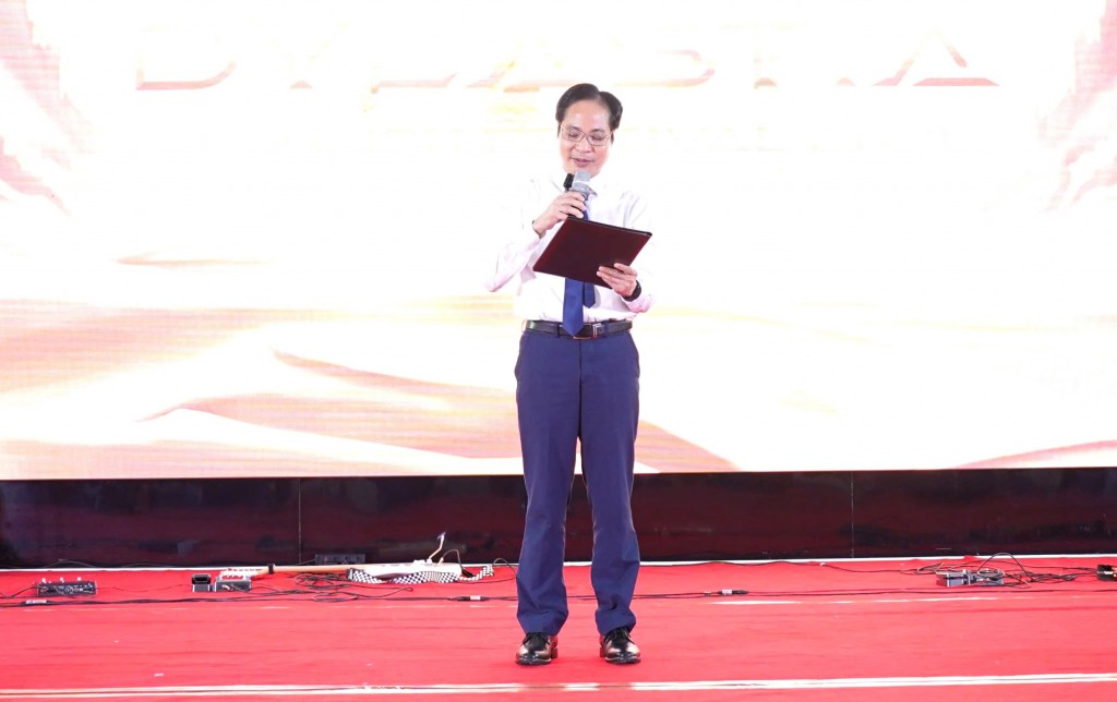 Tiến sỹ Phạm Sỹ Cường - Hiệu trưởng trường THCS -THPT Nguyễn Tất Thành phát biểu tại chương trình