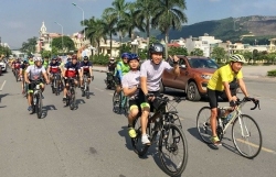 Đạp xe đạp hữu nghị qua biên giới Việt - Trung