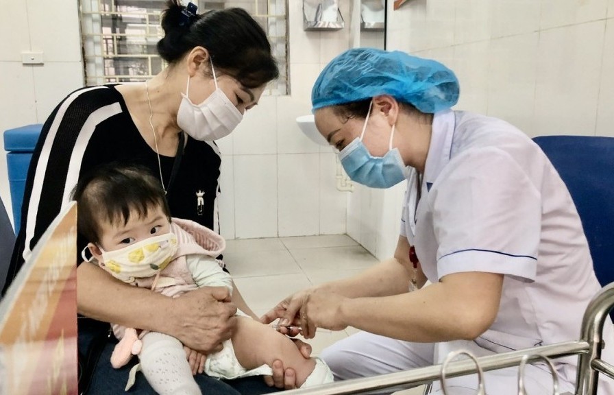 Đảm bảo người dân được tiếp cận đầy đủ các loại vắc xin