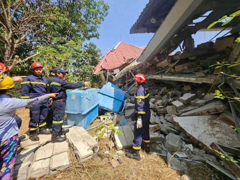 Lực lượng cứu hộ Việt Nam nỗ lực tìm kiếm nạn nhân động đất tại Myanmar