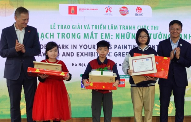 Trao giải cuộc thi vẽ tranh "Đan Mạch trong mắt em"