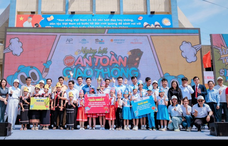 Prudential tổng kết 5 năm triển khai dự án “Đến trường an toàn”