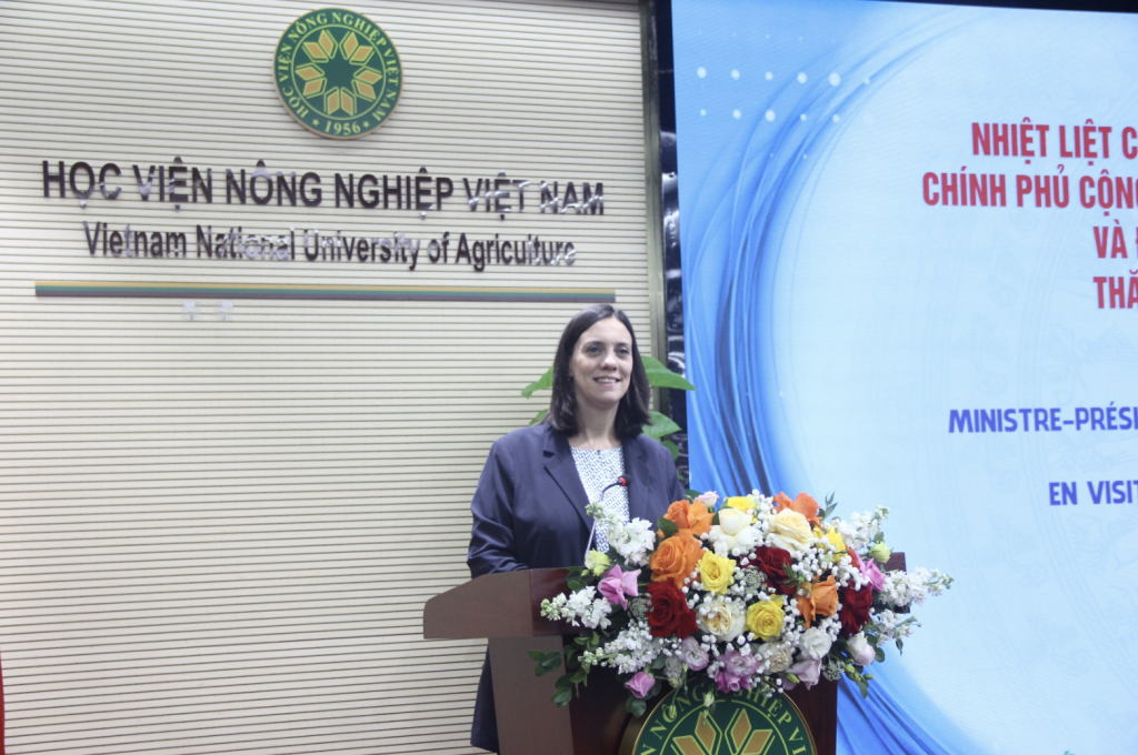 bà Elisabeth Degryse, Bộ trưởng, Thủ hiến Chính phủ cộng đồng người Bỉ nói tiếng Pháp chia sẻ tại chương trình
