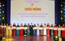 Hà Nội trao bằng chứng nhận 412 trường đạt chuẩn quốc gia