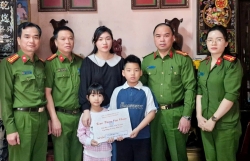 Trao 174 triệu đồng hỗ trợ con Thượng úy Trần Tuấn Sơn