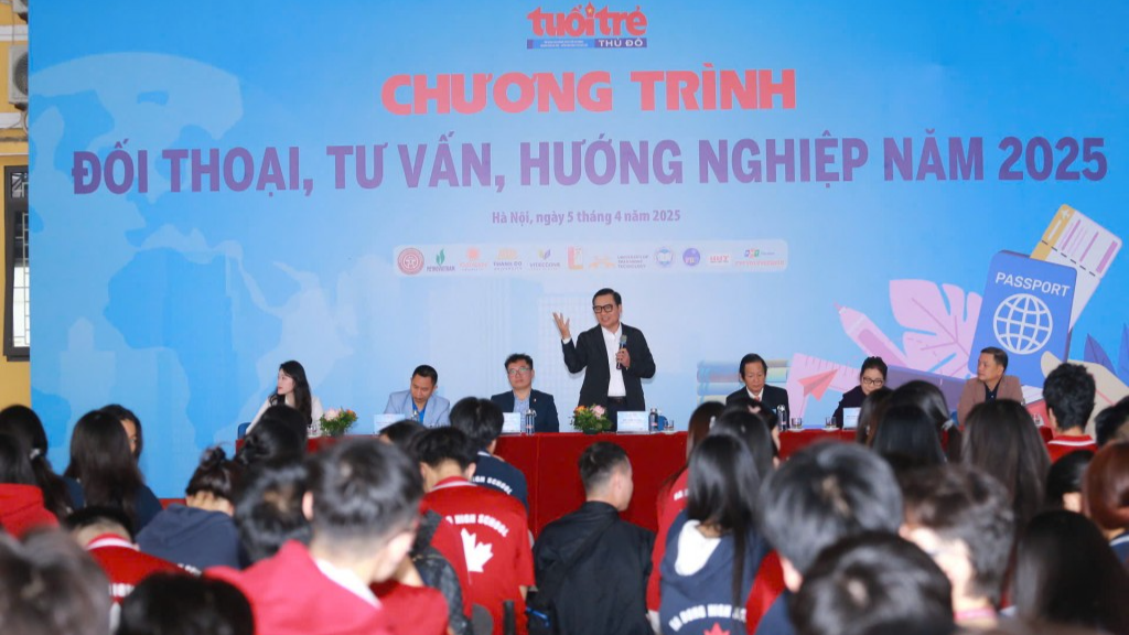 Học trò Hà thành háo hức nghe chuyên gia “mách nước” chọn nghề Học trò Hà thành háo hức nghe chuyên gia “mách nước” chọn nghề