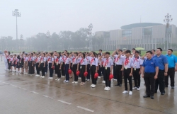 Thiếu nhi Bình Dương báo công dâng Bác tại Quảng trường Ba Đình