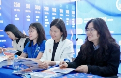 Ngành Quản trị Kinh doanh “hút” học sinh tại buổi tư vấn, hướng nghiệp