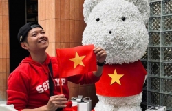 Người trẻ rộn ràng đón lễ, lan tỏa năng lượng sống tích cực