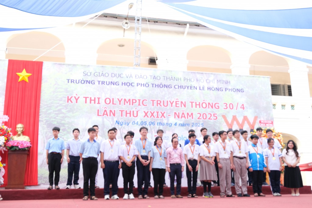 Hơn 3.000 thí sinh tham gia Kỳ thi Olympic truyền thống 30/4