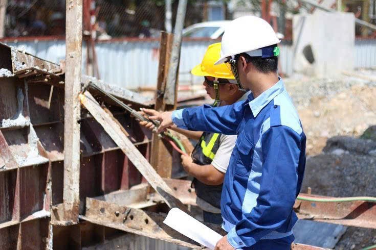 Làm thêm nghề thợ xây dựng để phục vụ công việc của mình sau này