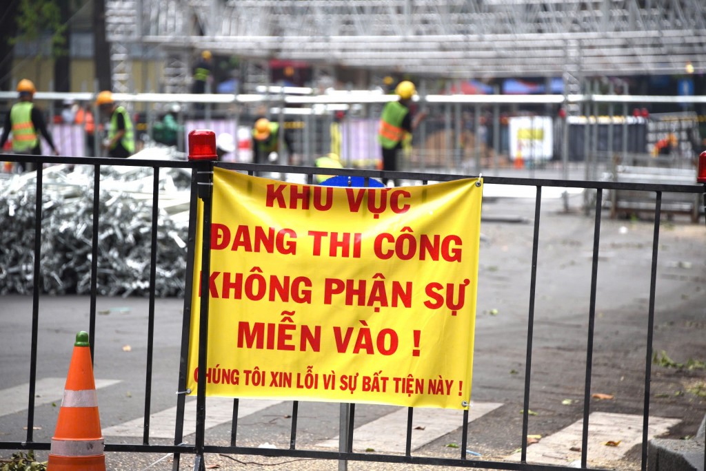 Dịp 30/4 năm nay, bên cạnh hoạt động diễu binh, diễu hành với khoảng 13.000 người tham gia còn có sự kiện bắn 21 phát đại bác trên nền Quốc thiều Việt Nam; trình diễn máy bay trực thăng, Yak-130, Su-30MK2... trên bầu trời TP.HCM. Dịp 30/4 năm nay, bên cạnh hoạt động diễu binh, diễu hành với khoảng 13.000 người tham gia còn có sự kiện bắn 21 phát đại bác trên nền Quốc thiều Việt Nam; trình diễn máy bay trực thăng, Yak-130, Su-30MK2... trên bầu trời TP.HCM.