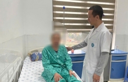 Phẫu thuật thành công ung thư vú bị vỡ cho cụ bà 85 tuổi