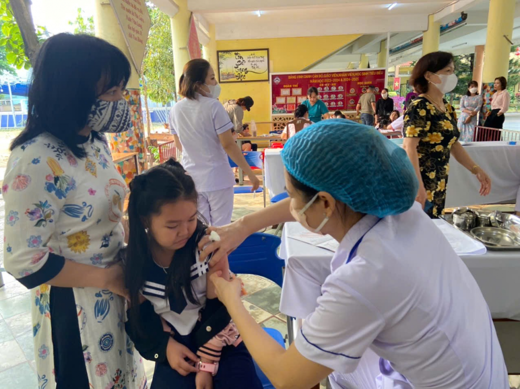 Trước tình hình dịch bệnh gia tăng, ngành y tế TP Đà Nẵng đã triển khai mạnh chiến dịch tiêm vắc xin sởi (Ảnh CDC)