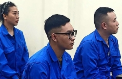 Đưa bạn gái đi du lịch để thiết lập đường dây buôn ma túy