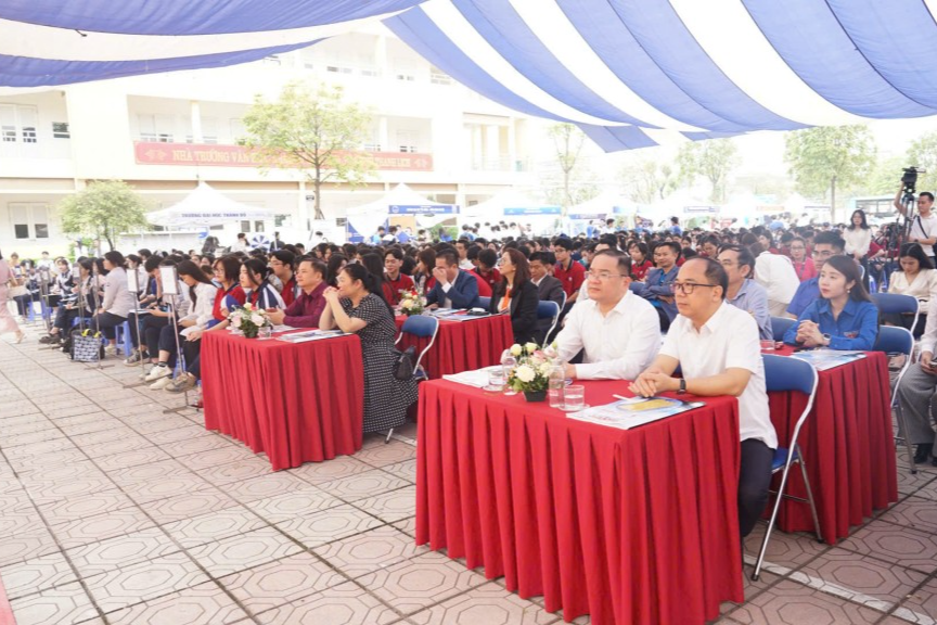 Các vị đại biểu tham dự chương trình