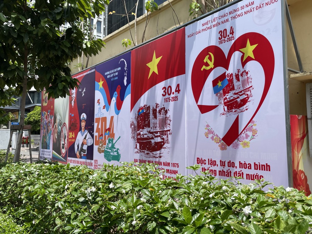Pano, áp phích chào mừng trước trụ sở UBND Pano, áp phích chào mừng trước trụ sở UBND