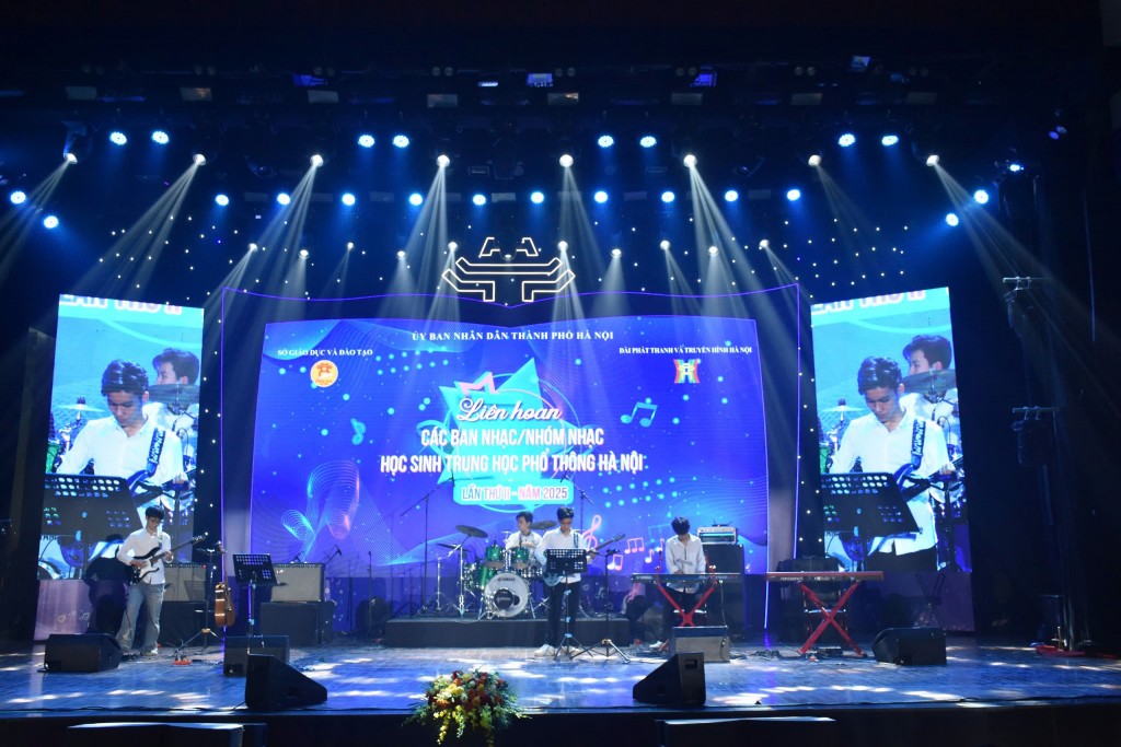 Nhấn vào ảnh để phóng to Tưng bừng khai mạc liên hoan các ban, nhóm nhạc học sinh Hà Nội
