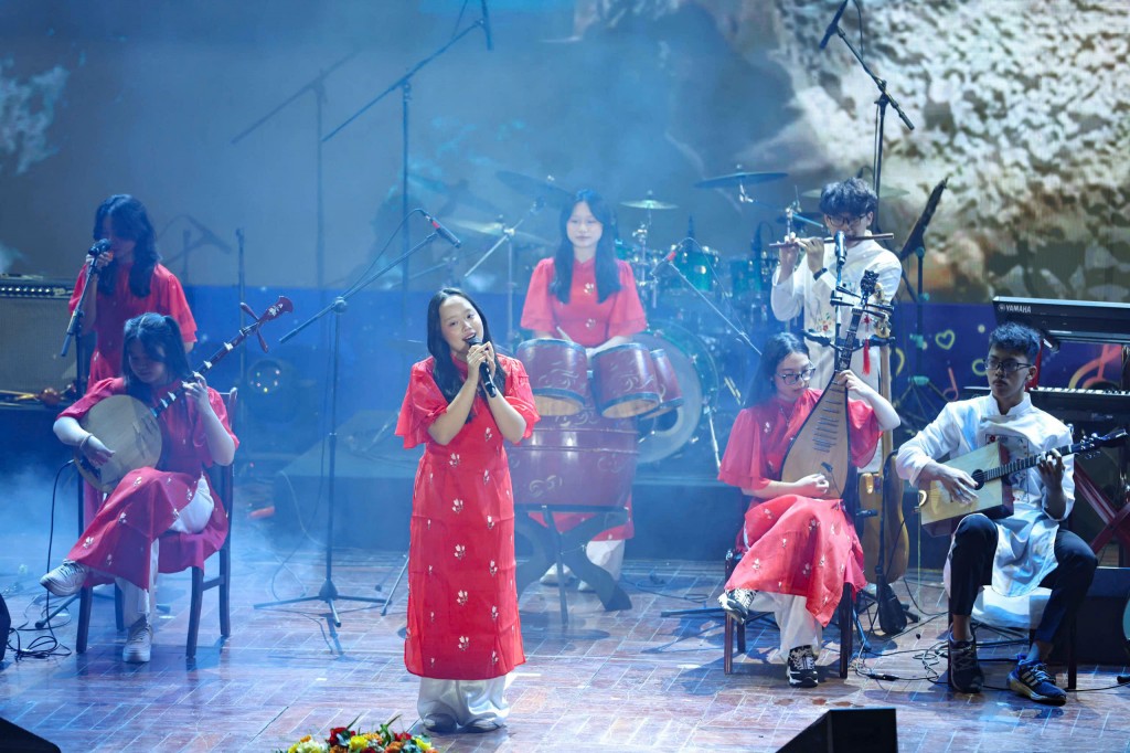 Nhấn vào ảnh để phóng to Tưng bừng khai mạc liên hoan các ban, nhóm nhạc học sinh Hà Nội